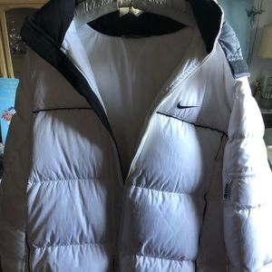 White nike winter puffy jacket